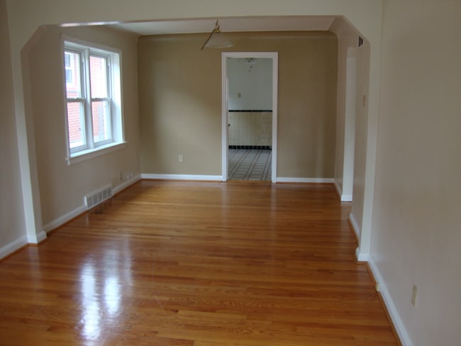 1200 Watts St in University City, MO - Building Photo - Building Photo