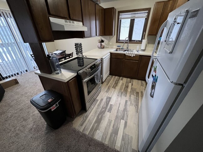 901 2nd Ave SW in Minot, ND - Building Photo - Building Photo