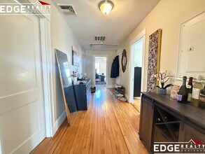 81 Mapleton St, Unit 1 in Boston, MA - Foto de edificio - Building Photo