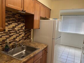 120 Huntington Turnpike in Bridgeport, CT - Building Photo - Building Photo