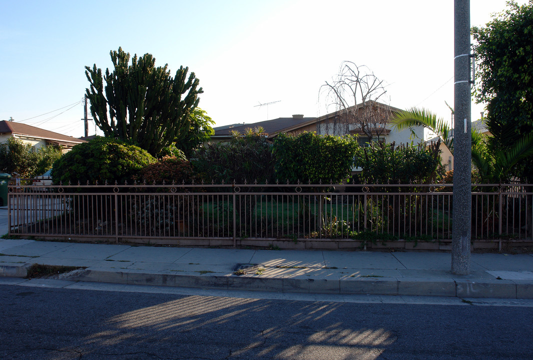 910 S Walnut St in Inglewood, CA - Foto de edificio