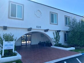 520 E Daily Dr in Camarillo, CA - Building Photo - Building Photo