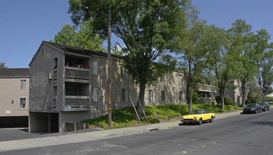 Devon Apartments in Pleasant Hill, CA - Building Photo - Building Photo