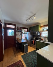 3352 N Avers Ave, Unit 2 in Chicago, IL - Foto de edificio - Building Photo