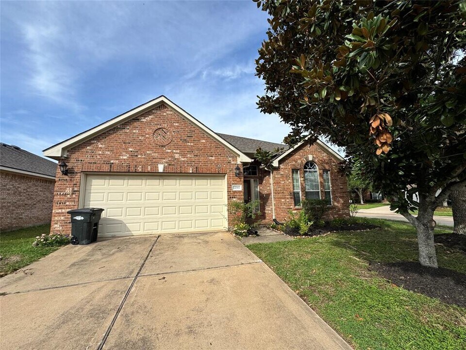 12302 High Tree Trail in Houston, TX - Building Photo