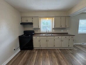 10412 W Kiehnau Ave in Milwaukee, WI - Building Photo - Building Photo