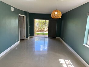 1010 Lake Shore Dr in Lake Park, FL - Building Photo - Building Photo