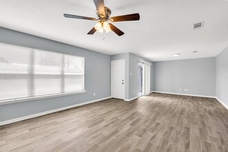 10003 Windriver Dr in Houston, TX - Building Photo - Building Photo