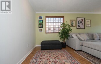 92 Avondale Ave in Toronto, ON - Building Photo - Building Photo