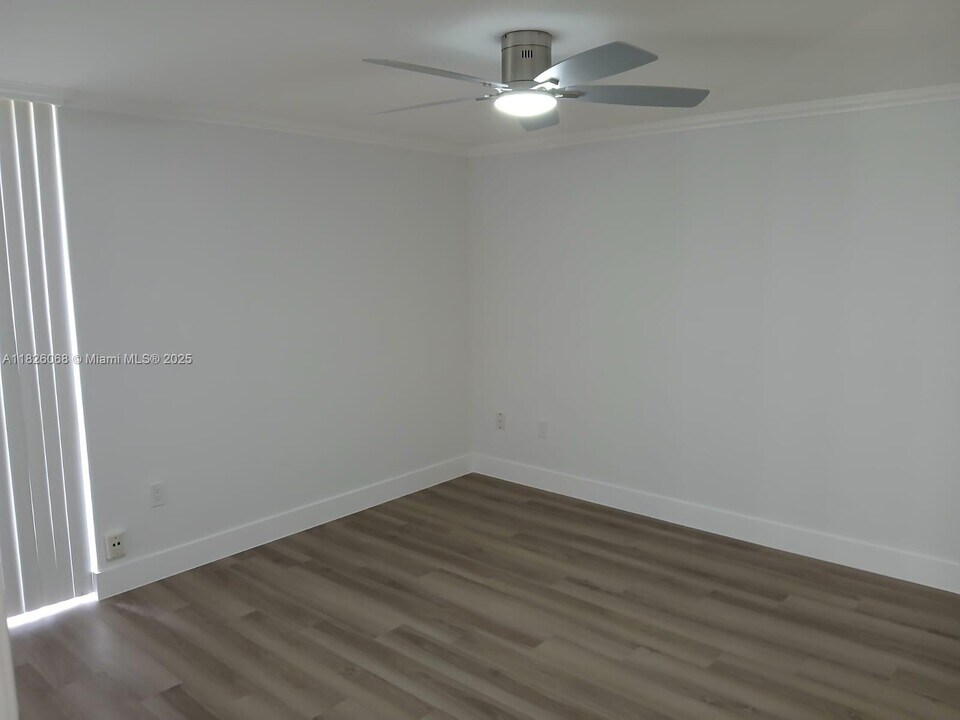 6955 NW 186th St, Unit F110 in Hialeah, FL - Foto de edificio