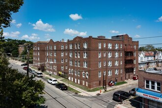 Oak Lane Court Apartments in Philadelphia, PA - Foto de edificio - Building Photo