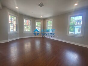 378 Harvard St, Unit A in Cambridge, MA - Foto de edificio - Building Photo