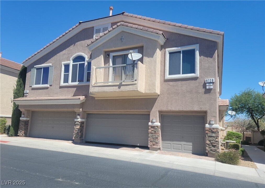 8728 Tom Noon Ave in Las Vegas, NV - Building Photo
