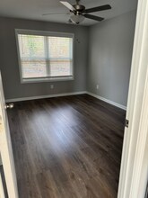 114 Valley View Cir-Unit -B in Clarksville, TN - Foto de edificio - Building Photo