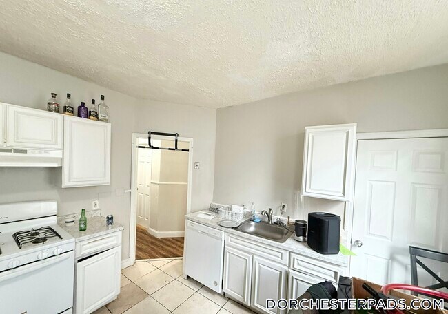 17 Cawfield St in Boston, MA - Building Photo - Building Photo