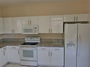 2313 Pasadena Way in Weston, FL - Building Photo - Building Photo