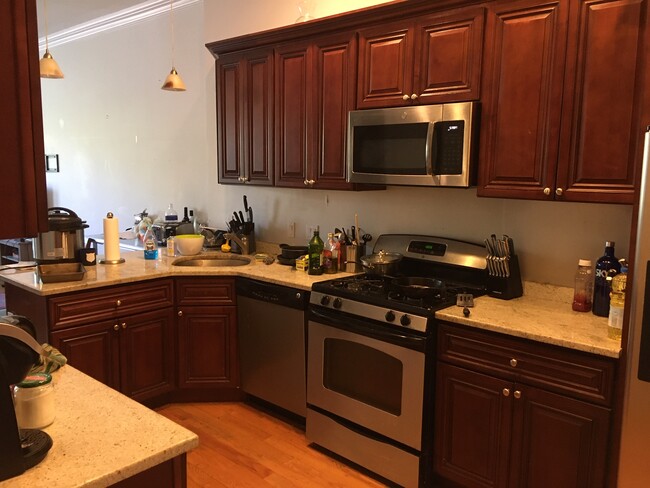 1089 Beacon St, Unit 3 in Brookline, MA - Building Photo - Building Photo