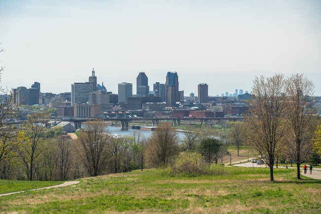 Apartamentos Alquiler en Greater East Side, MN