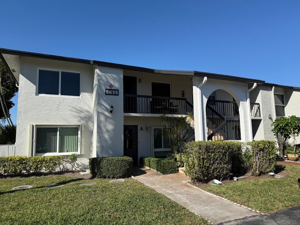 5635 Queen Palm Ct in Delray Beach, FL - Building Photo