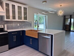 996 N Beneva Rd in Sarasota, FL - Foto de edificio - Building Photo