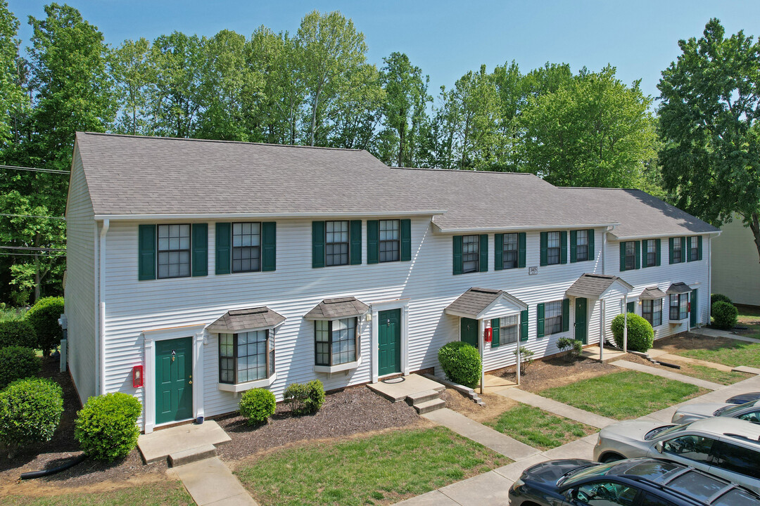 Carolina Woods in Greensboro, NC - Building Photo