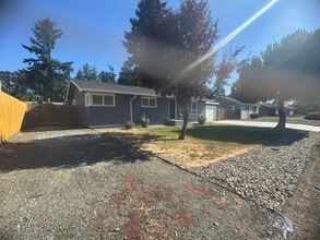 1548 Bryant Ave in Cottage Grove, OR - Foto de edificio - Building Photo