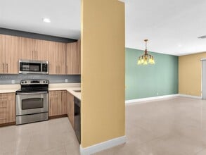 3878 Tree Top Dr in Weston, FL - Building Photo - Building Photo