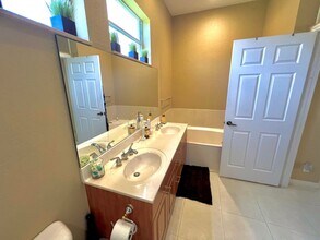 9942 Boynton Gardens Way in Boynton Beach, FL - Building Photo - Building Photo