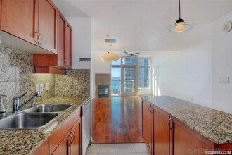 1240 India St, Unit 1709 in San Diego, CA - Building Photo - Building Photo