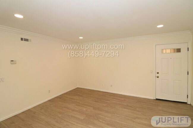 175 Avenida Descanso in Oceanside, CA - Building Photo - Building Photo