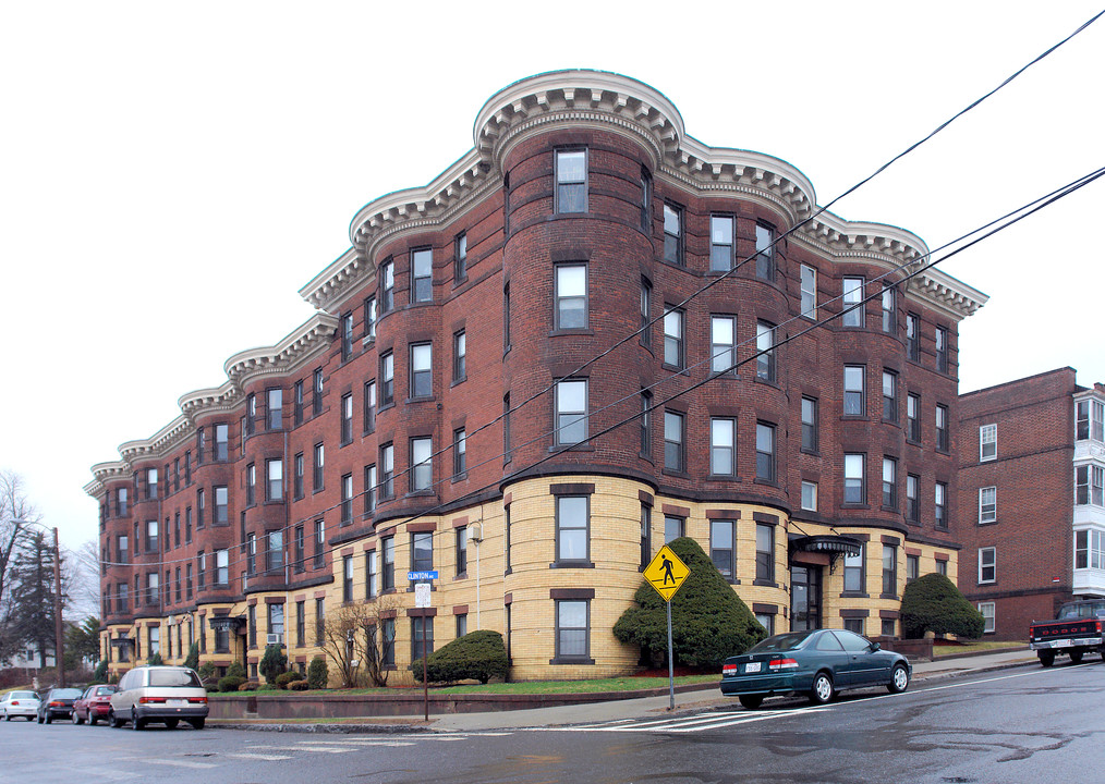 720 Hampden St in Holyoke, MA - Foto de edificio
