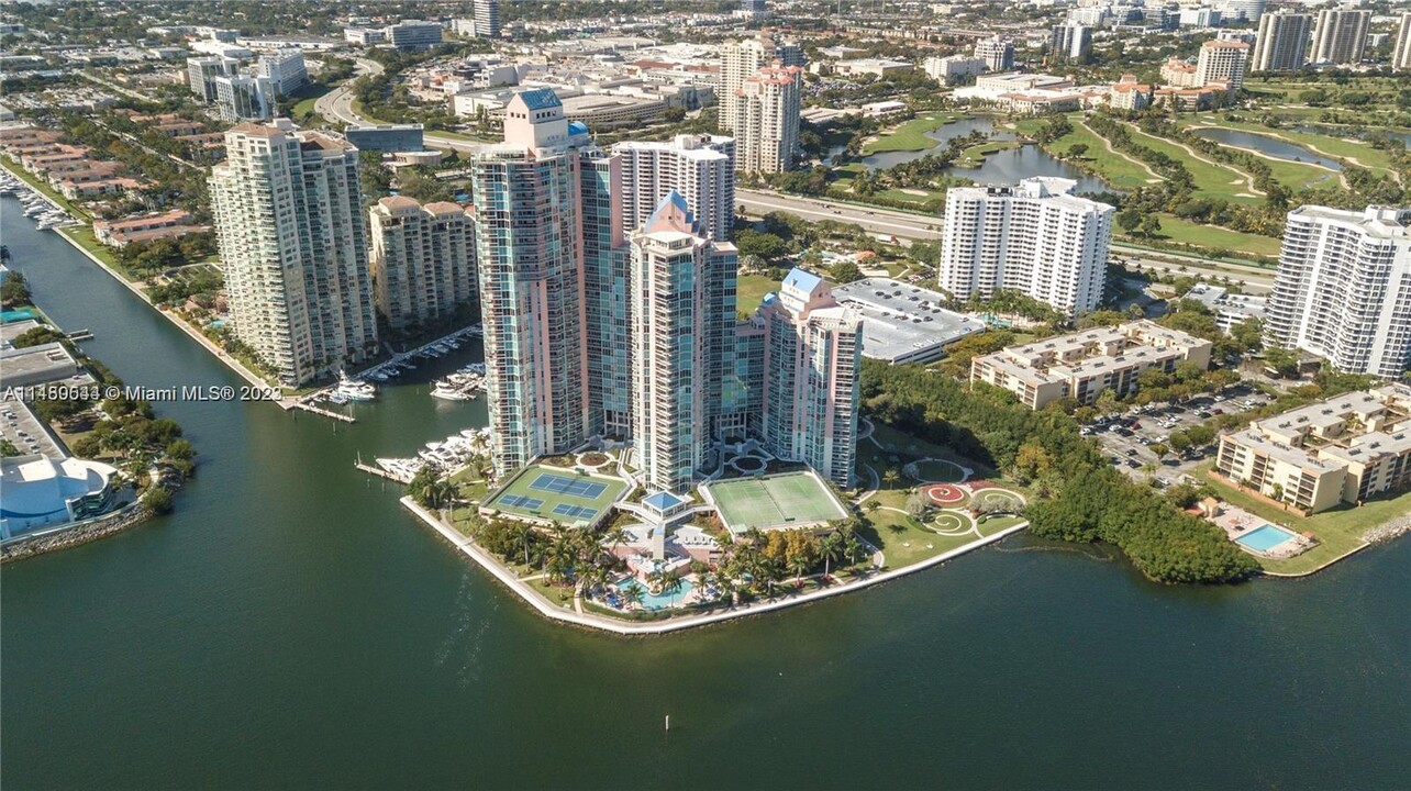 3370 Hidden Bay Dr, Unit 806 in Aventura, FL - Building Photo