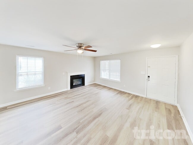 301 Bedford Park Dr in Winston-Salem, NC - Foto de edificio - Building Photo