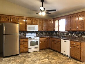 3916 Liverpool Dr in Jefferson City, MO - Building Photo - Building Photo