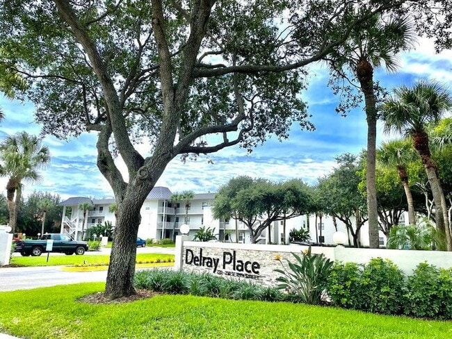 240 SE 10th St in Delray Beach, FL - Building Photo - Building Photo