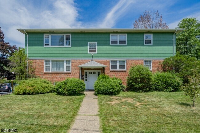 3 Diane Ct in New Providence, NJ - Building Photo - Building Photo