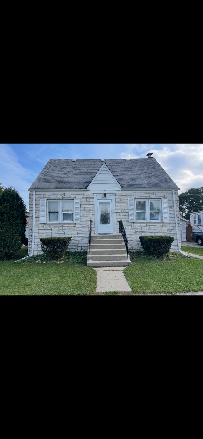 3345 N Oleander Ave, Unit #2nd floor