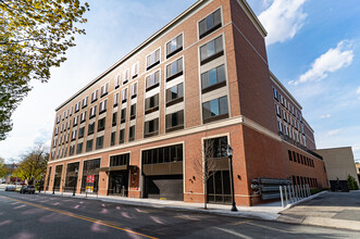 22 Sussex St - Best Location Downtown in Hackensack, NJ - Foto de edificio - Building Photo