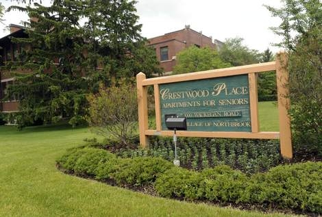 Crestwood Place in Northbrook, IL - Foto de edificio