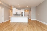 723 Centre St, Unit 3 in Boston, MA - Building Photo - Building Photo