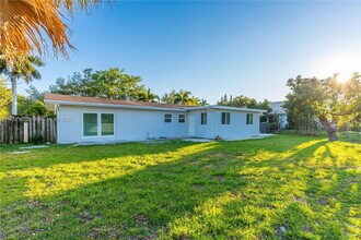 9375 SW 181st Terrace in Palmetto Bay, FL - Building Photo - Building Photo