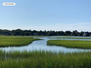 149 Towd Point Rd in Southampton, NY - Building Photo - Building Photo