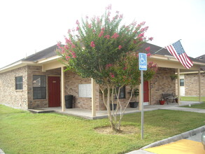 Fenner Square Apartments in Goliad, TX - Building Photo - Building Photo