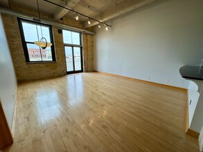 239 E Chicago St in Milwaukee, WI - Building Photo - Building Photo
