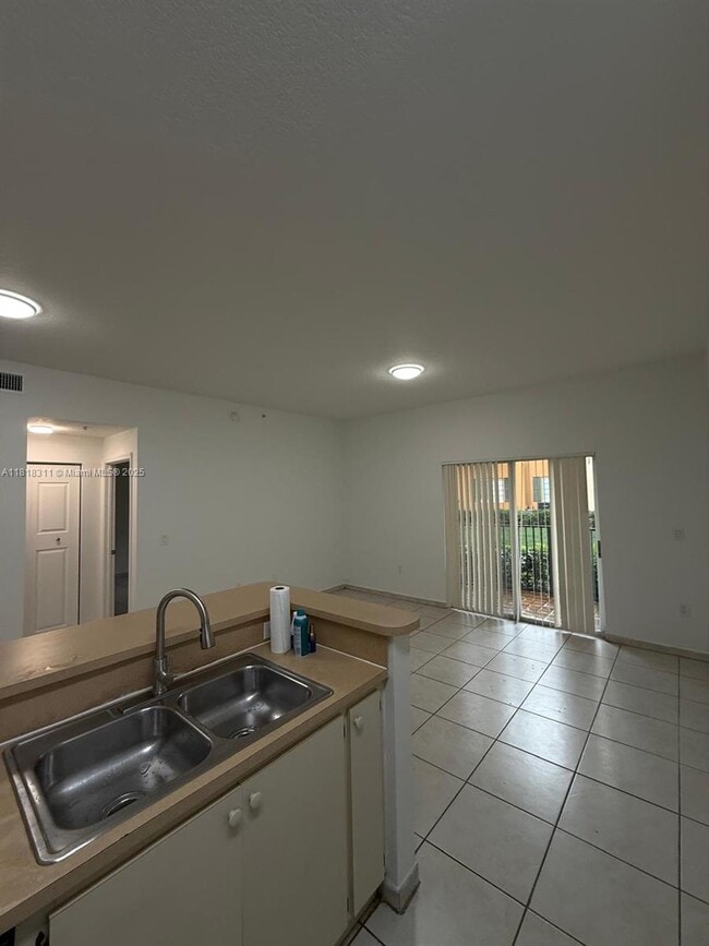 7280 NW 114th Ave in Doral, FL - Building Photo - Building Photo