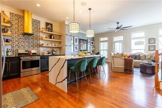 2122 Silas Way in Atlanta, GA - Foto de edificio - Building Photo