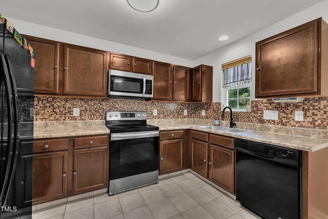 2816 Erinridge Rd in Raleigh, NC - Building Photo - Building Photo