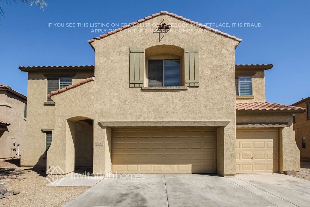 9315 W Bennet Plaza in Phoenix, AZ - Foto de edificio