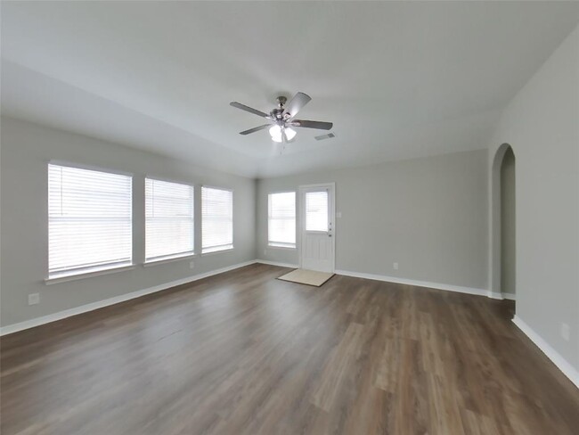 1511 Blossom Ln in Baytown, TX - Foto de edificio - Building Photo