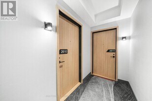 35 Parliament St in Toronto, ON - Building Photo